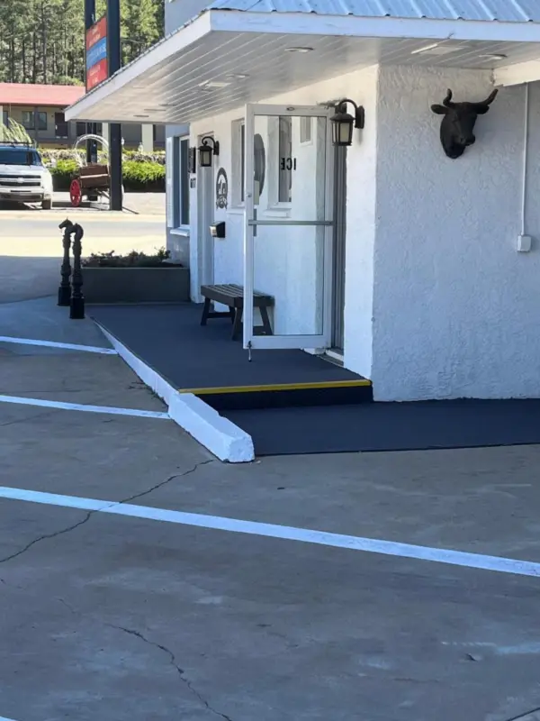 El Rancho Motel 8
